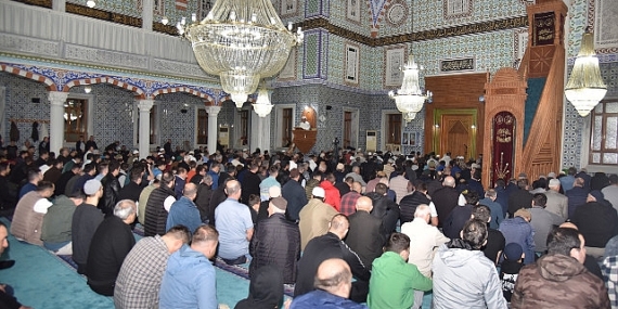 11 Ayın Sultanı Ramazan-ı Şerif Ayı içerisinde idrak edilen bin aydan daha hayırlı olan Kadir Gecesi’nde Kartepe’de camilerden semaya dualar yükseldi