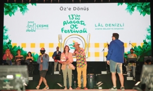 13-alacati-ot-festivalinde-ayhan-sicimoglu-ruzgari-45zTH9QW.jpg