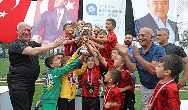 23-nisan-futbol-turnuvasi-heyecan-katti-FUCgGPpk.jpg