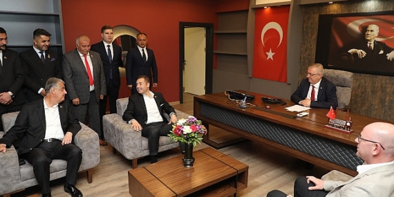 Ahmet Akın, Edremit Belediyesi’ni ziyaret etti