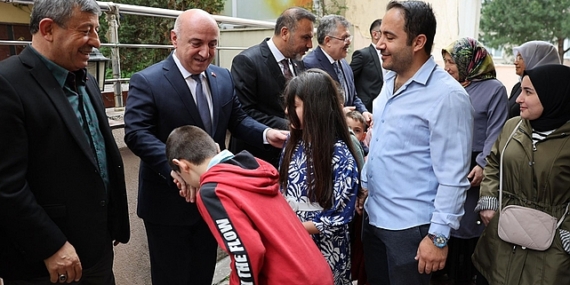 AK Parti teşkilatlarında bayram coşkusu; “Durmak yok, çalışmaya devam”