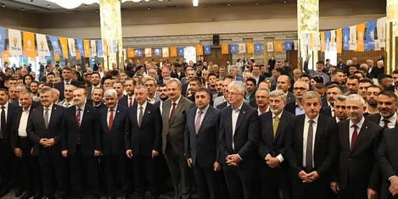 AK Parti yine salona sığmadı: “Milletin partisi olmaya devam edeceğiz”