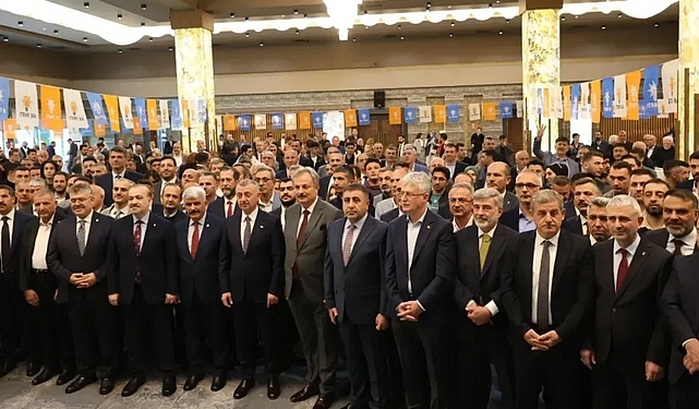 ak-parti-yine-salona-sigmadi-milletin-partisi-olmaya-devam-edecegiz-xsTDvrTa.jpg