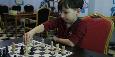ali-mete-satrancta-turkiye-dorduncusu-oldu-spor-okullarindan-milli-takima-uzanan-yolculuk-3BVZeqmt.jpg