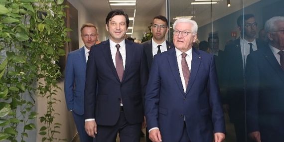 Almanya Cumhurbaşkanı Frank-Walter Steinmeier DHL Express Türkiye’nin İstanbul Havalimanı’ndaki operasyon merkezini ziyaret etti