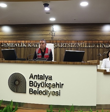 antalya-buyuksehir-belediye-meclisi-yeni-donemin-ilk-toplantisini-yapti-UnaEMBeX.jpg