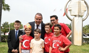 antalya-buyuksehir-belediyesi-23-nisani-coskuyla-kutladi-XHTuB5KT.jpg