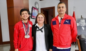antalyada-duzenlenen-ozel-sporcular-turkiye-yuzme-sampiyonasinda-buyuk-basari-elde-eden-erdem-gunay-atacan-yWjFaDml.jpg