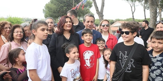 Aydın Büyükşehir Belediye Başkanı Özlem Çerçioğlu, Efeler Belediye Başkanı Anıl Yetişkin ile birlikte Tekstil Park’ta çocuklarla bir araya geldi