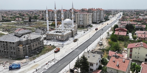 Başkan Altay: “Küçük Aymanas Caddesi’nde Sıcak Asfalt Çalışmasına Başladık”