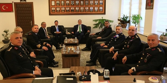 Başkan Aras’tan Bayram Sabahı Vatandaşlara Simit ve Peynir