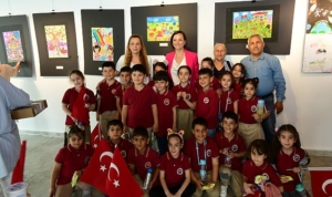 baskan-kinay-cocuklara-resim-yarismasi-odullerini-verdi-yazmaktan-ve-cizmekten-asla-vazgecmeyin-NgVkLxVN.jpg