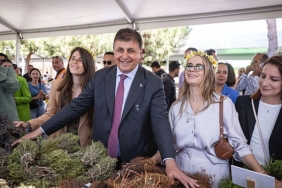 baskan-tugay-alacati-ot-festivalinin-acilisini-yapti-kHmq1bTg.jpg