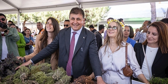 Başkan Tugay, Alaçatı Ot Festivali’nin açılışını yaptı