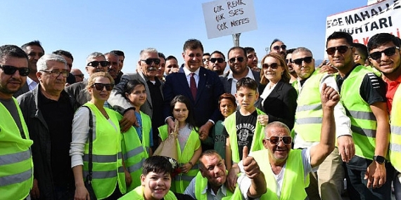 Başkan Tugay Dünya Romanlar Günü’nde konuştu: “Mücadelenizde yalnız değilsiniz”