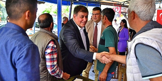 Başkan Tugay Seferihisar’da yurttaşların taleplerini dinledi