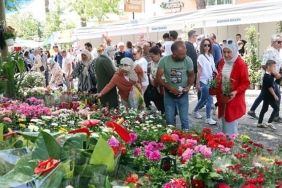 bayindir-cicek-festivali-son-gununde-de-doldu-tasti-vcAYCAd8.jpg