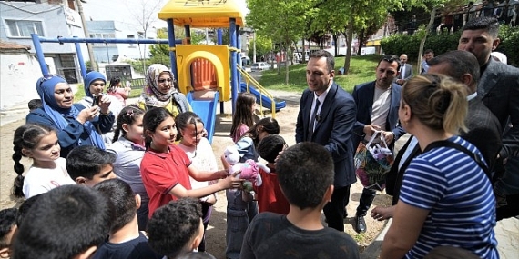 Bayram oyuncaklarla başladı