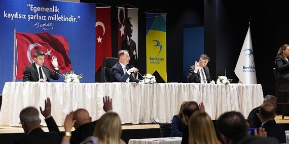Beylikdüzü Belediyesi, yeni dönemin ilk meclis toplantısını Beylikdüzü Belediye Başkanı Mehmet Murat Çalık başkanlığında gerçekleştirdi