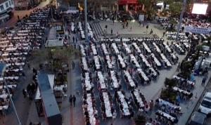 burhaniyeliler-kadir-gecesinde-her-yil-oldugu-gibi-bu-yil-da-cumhuriyet-meydaninda-iftarda-bulustu-Wc6arJIG.jpg