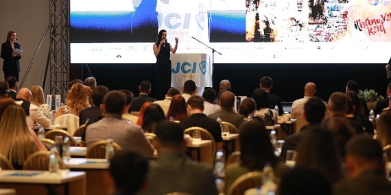 Dünyanın en büyük sivil toplum ağlarından biri olan JCI (Junior Chamber International ) tarafından düzenlenen Yaratıcı Liderlik Zirvesi Efes Selçuk’ta başladı