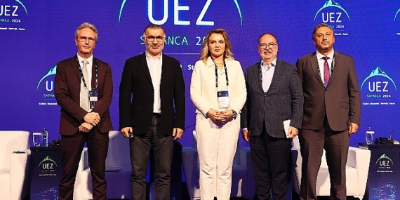 Eğitimin Geleceği: Dijital Çağda Global Yetenekler Geliştirmek