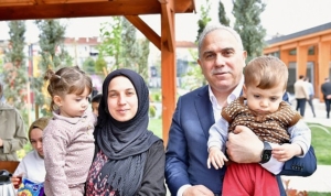 fatih-belediye-baskani-m-ergun-turan-karasurlari-millet-bahcesinde-vatandaslarla-bulusarak-samimi-sohbetlerine-katildi-d6yRh7nm.jpg