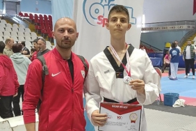 foca-belediyespor-kulubu-taekwondo-subesi-sporcusu-asrin-yagiz-buyukyavuz-yari-final-elemelerini-altin-madalya-RmIB3QJY.jpg