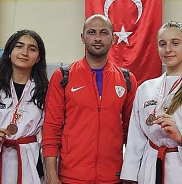 foca-belediyespor-kulubu-taekwondo-yildizlar-izmir-il-sampiyonasinda-bir-altin-ve-iki-bronz-madalya-zwkTO43Y.jpg