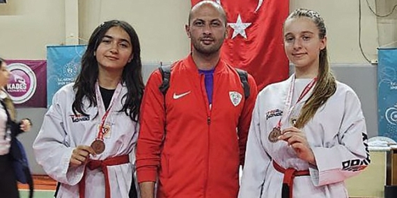 Foça Belediyespor Kulübü, Taekwondo Yıldızlar İzmir İl Şampiyonası’nda bir altın ve iki bronz madalya ile kürsüye çıktı