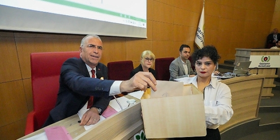 Gaziemir’de Ünal Işık yönetiminde ilk meclis