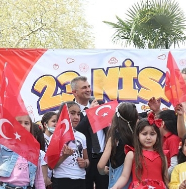 golcuk-belediye-baskani-ali-yildirim-sezer-23-nisan-ulusal-egemenlik-ve-cocuk-bayrami-munasebetiyle-mzhRjblD.jpg