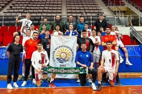 golcuk-belediyespor-genc-erkekler-voleybol-takimi-boluda-duzenlenen-turkiye-ceyrek-final-maclarinda-yari-finallere-KT9ChKis.jpg