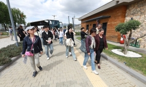 guney-korenin-sancheong-gun-kentinin-belediye-calisanlari-efes-tarlasi-yasam-koyunu-ziyaret-etti-j9r8AJtV.jpg