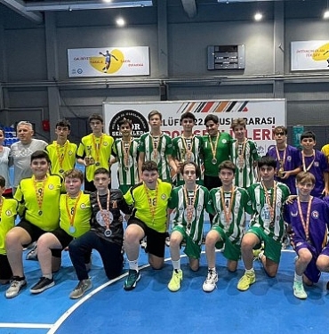 hentbol-ve-masa-tenisinde-kazananlar-kupa-ve-madalyalarini-aldi-yHxrduc1.jpg