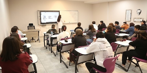 İBB’nin LGS ve YKS sınavlarına ücretsiz hazırlık kursu olan Ders Atölyeleri’nde yeni kayıt dönemi 2 Mayıs’ta başlıyor