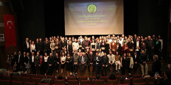 İstanbul Büyükşehir Belediyesi Şehir Tiyatroları, 24. Direklerarası Seyirci Ödülleri’nden “Sahne Tasarımı” ödülüne layık görüldü