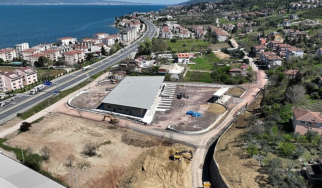Karamürsel terminal binasında çatı imalatı tamam