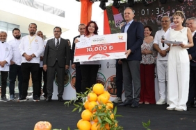 karnavalin-en-leziz-yarismasinda-buyuk-cekisme-ve-renkli-goruntuler-vardi-sVEFiSmc.jpg
