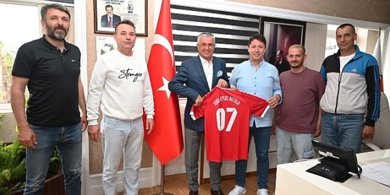 Kemer Ayyıldız Masterler’den Başkan Topaloğlu’na ziyaret