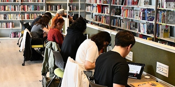 Lüleburgaz Belediyesi’nin Halide Edip Adıvar Kütüphanesi’ne yoğun ilgi