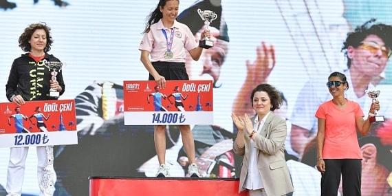 Maraton İzmir’de ödüller dağıtıldı
