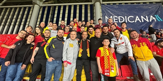 Menderes Belediye Başkanı İlkay Çiçek, Erzurum karşılaşmasında Göztepe’yi yalnız bırakmadı, maçı taraftarlarla birlikte izledi