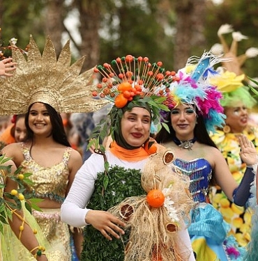 milyonlar-karnaval-coskusunu-adana-sokaklarina-yasadi-9SBASdhV.jpg