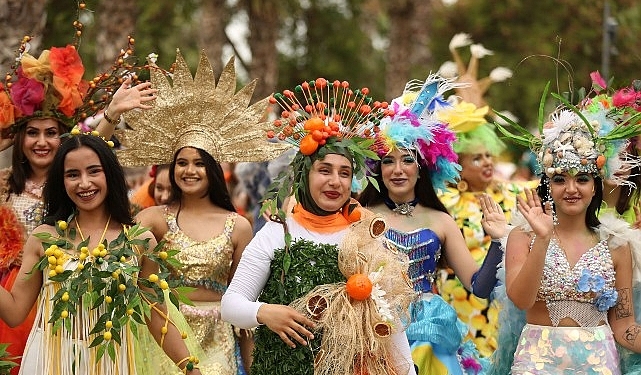 milyonlar-karnaval-coskusunu-adana-sokaklarina-yasadi-9SBASdhV.jpg