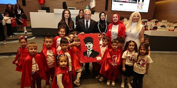 Minikler bayram coşkusunu Başkan Özdemir ile paylaştı