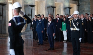 mugla-buyuksehir-belediye-baskani-ahmet-aras-ve-yeni-secilen-11-chpli-ilce-belediye-baskani-D6rOGNJf.jpg