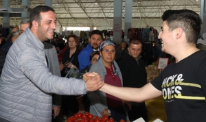 narlidere-belediye-baskanligi-gorevine-secilen-baskan-erman-uzun-ayaginin-tozuyla-sahaya-indi-exuKtjMr.jpg