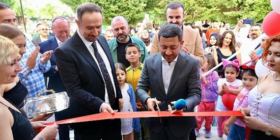 Nevşehir Belediye Başkanı Rasim Arı, 2000 Evler Mahallesi’nde hizmet vermeye başlayan bir kafeteryanın açılışına katıldı.