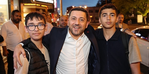Nevşehir Belediye Başkanı Rasim Arı, akşam saatlerinde esnaf ziyaretlerinde bulundu